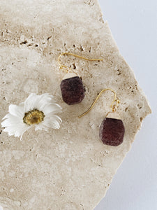 GARNET EARRINGS - GOLD